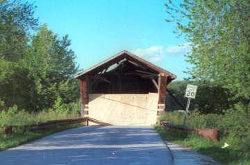 Depot Bridge, Pittsford. Photo by Irene Barna, June 22, 2005.
